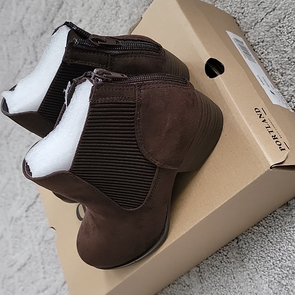 NIB Portland Boot Company Booties - Picture 2 of 4